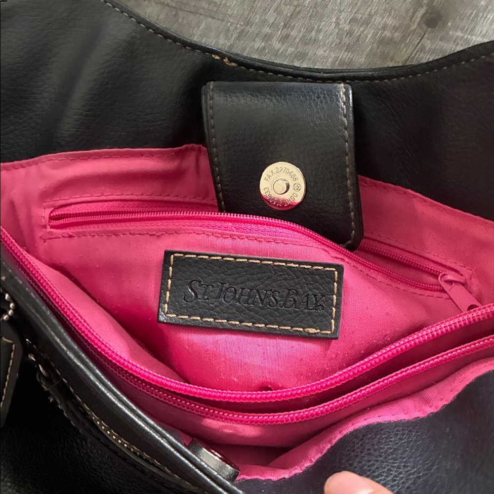 St. John’s bay genuine leather purse - Picture 6 of 6